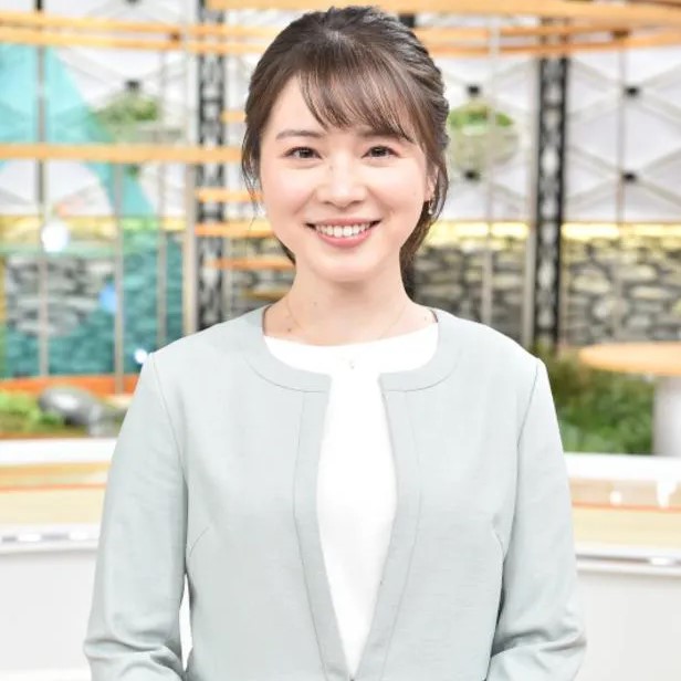 【画像】皆川玲奈アナ、デカすぎて衣装から飛び出してしまうｗｗｗｗｗｗ