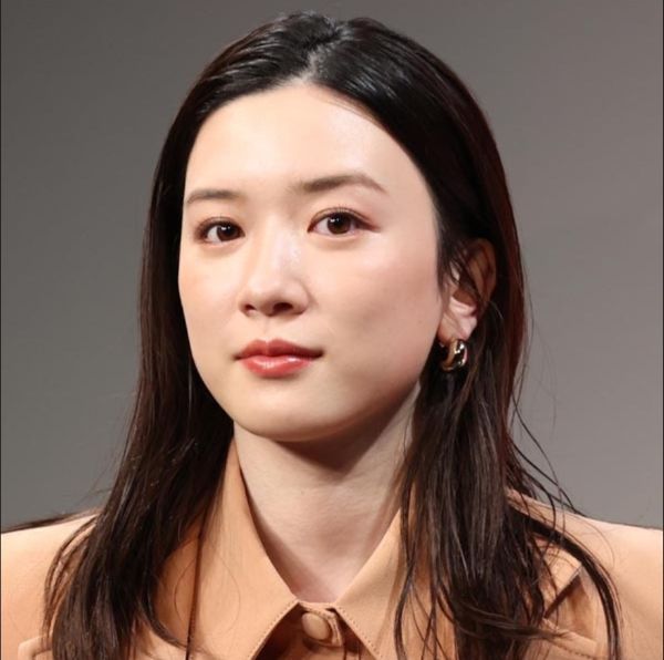 【画像】女優の永野芽郁(26)さん、キャバ嬢の姿で発見されてしまうwwwwwww