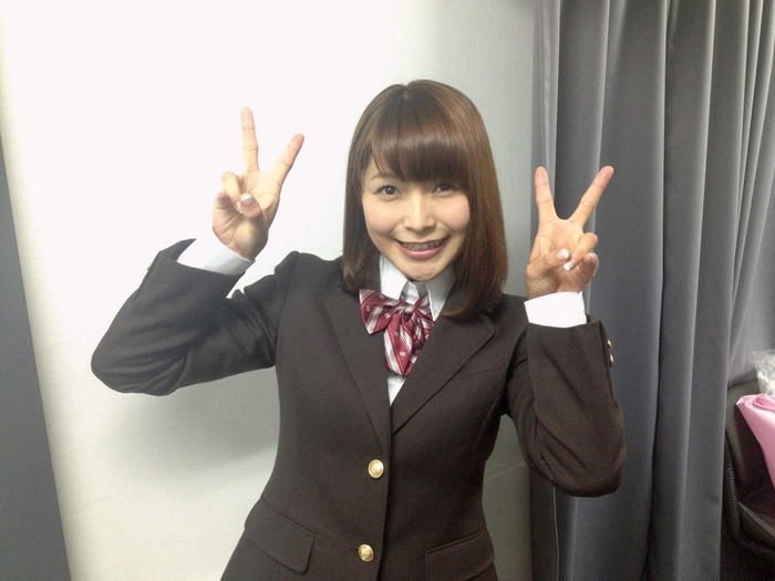 【画像】ベテラン女性声優さん、制服姿がなかなかイケるｗｗｗｗｗｗｗ