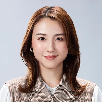 【画像】山形純菜アナ、スケスケ衣装で大人の色気を見せつけてしまうwwwwwww