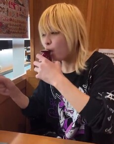 くら寿司で醤油を直飲み