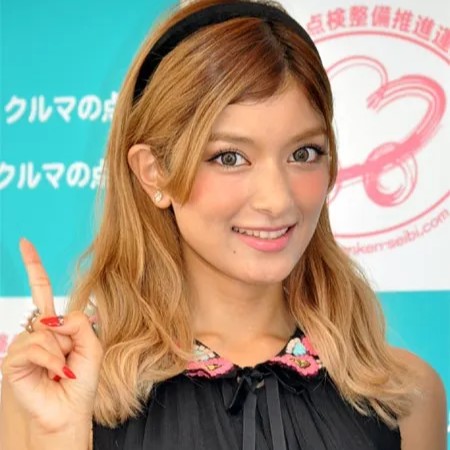 【画像】ローラ(36)さん、ドスケベな食い込みでシコらせにくるｗｗｗｗｗｗｗ