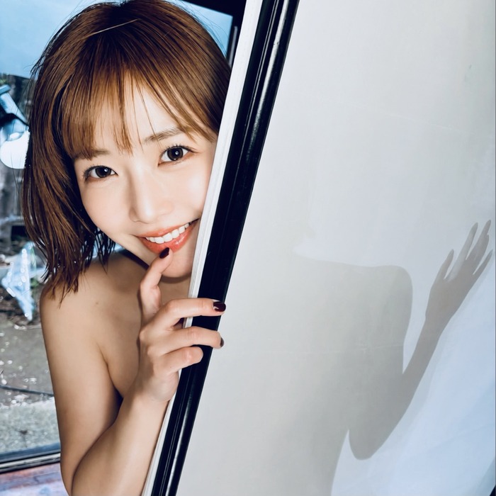 【画像】セクシー女優の紗倉まな(33)さん、丸見えのスジが話題になってしまうｗｗｗｗｗｗ