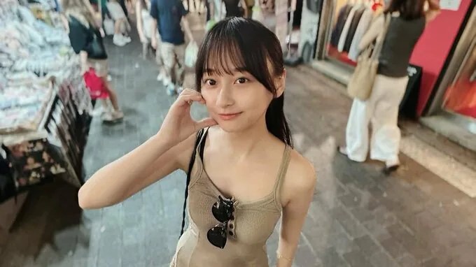 【画像】影山優佳さん、Ｗ杯ではしゃぐミニスカワンピ姿が可愛すぎると話題になるｗｗｗｗｗ
