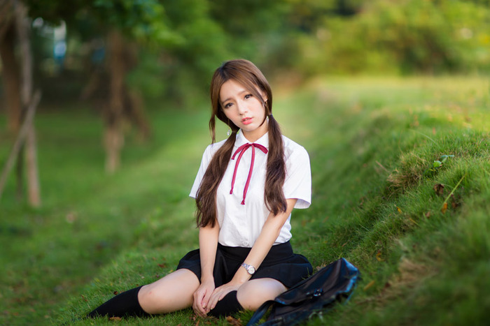 【画像】制服姿のグラドルさん、あの芸能人にそっくりだと話題になってしまうｗｗｗｗｗｗｗ