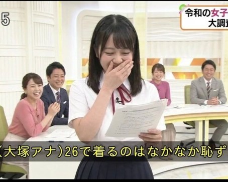 【画象】26歳巨乳女子アナさん、恥ずかしすぎる格好をさせられて赤面してしまう…