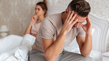 おっぱいを観てしまう男