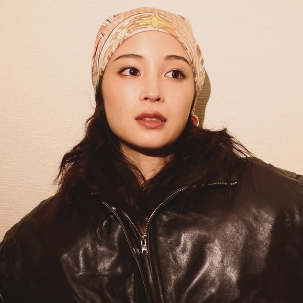 【画像】広瀬すず(28)さん、SNSに公開したミニスカ姿がえちえちだと話題にｗｗｗｗｗｗｗ