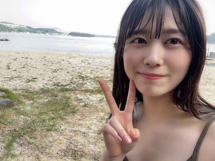 丹生明里の水着グラビア