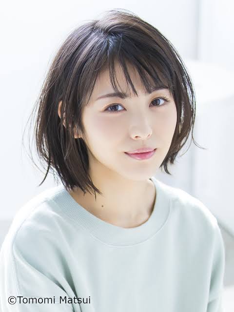 浜辺美波のおっぱい