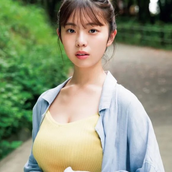 【画像】菊地姫奈(21)さん、豊かな乳房を披露する