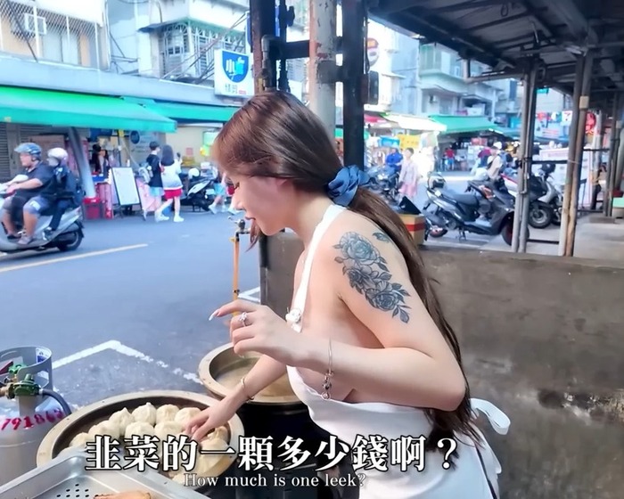【動画】台湾の屋台のお姉さん、ほぼハダカｗｗｗｗｗｗｗ