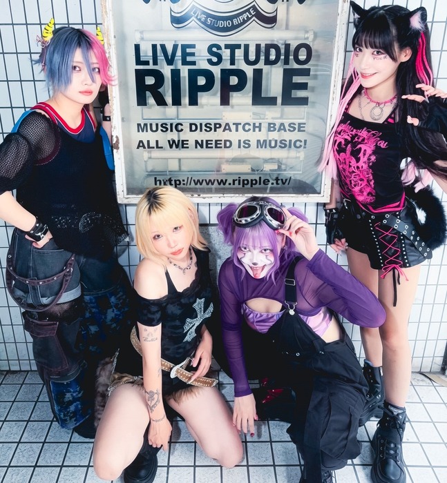 【動画】地下アイドルさん、ライブ中不審者に乱入され襲われてしまうwwwwww