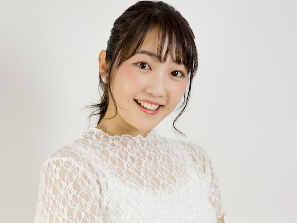 【画像】岩崎果歩アナ、NHKにあるまじきスケベ衣装を着用してしまうwwwww