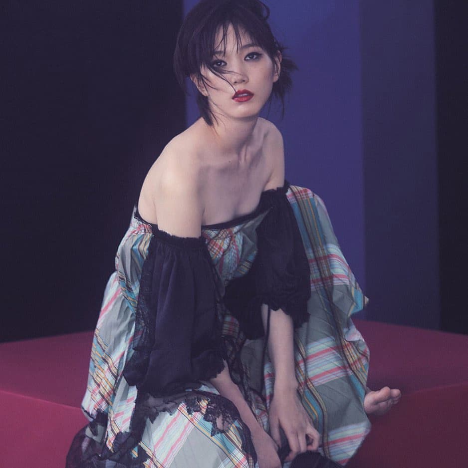 画像】本田翼、海外のﾌｧｯｼｮﾝｼｮｰで乳房が半分程見えるﾄﾞﾚｽを着用し決めﾎﾟｰｽﾞ : 女子アナお宝画像速報－5chまとめ