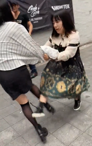 【動画】トー横女子同士のキャットファイト、レベチｗｗｗｗｗｗ