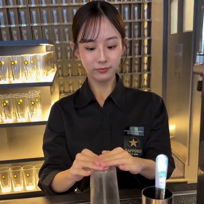 【動画】FC2にいそうな女子バーテンダーさん、レベチに可愛いｗｗｗｗｗｗｗ