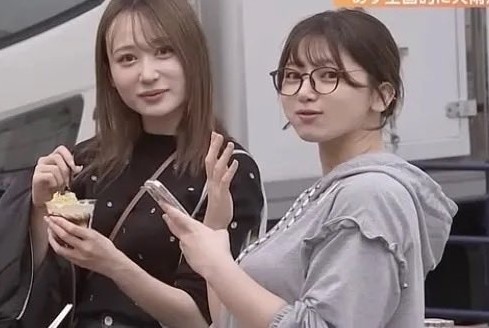 【画像】地上波に映った女子さん、お●ぱい星人なら必ず右の子を選んでしまうwwwwww