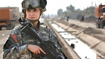 アメリカ軍の女性兵士のインナー