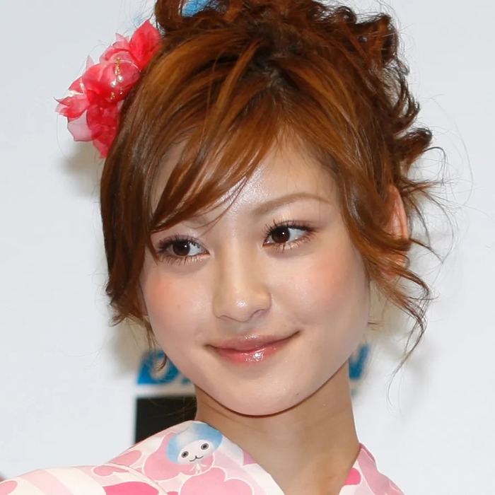 【画像】西山茉希(40)さん、Instagramに大胆ビキニ姿を公開してしまうwwwww