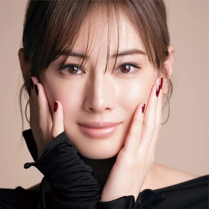 【画像】女優の北川景子(39)さん、お●ぱいくっきりなドスケベドレスを着用してしまうwwwww