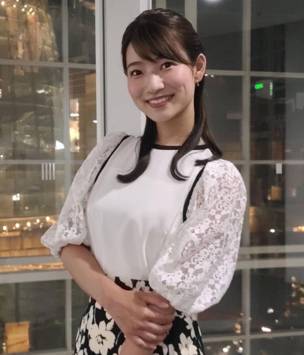 安藤萌々アナの横乳