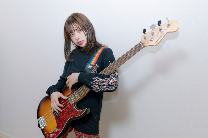 【画像】女性ベーシストさん、もれなくエ□いｗｗｗｗｗｗ