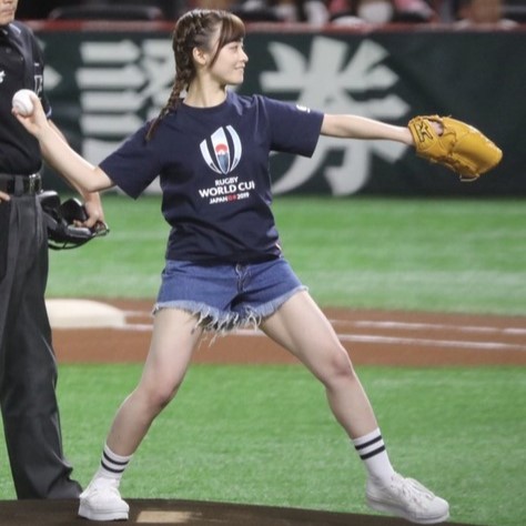 【画像】美人女優による歴代の始球式が性的すぎるｗｗｗｗｗｗ