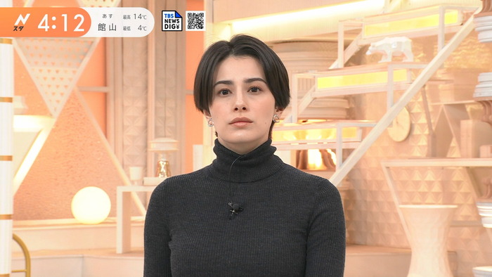 ホラン千秋のニット巨乳