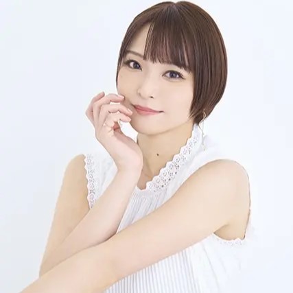 【画像】年齢不詳の美人声優さん、エ●チなタイツで太ももを見せてしまうｗｗｗｗｗ