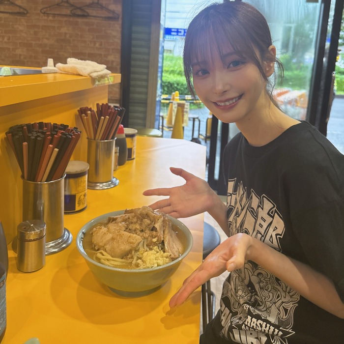 【動画】元∧∨女優さん、ラーメン二郎で働いてしまうｗｗｗｗｗｗｗ