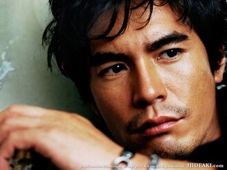 伊藤英明がラーメンを食べてる