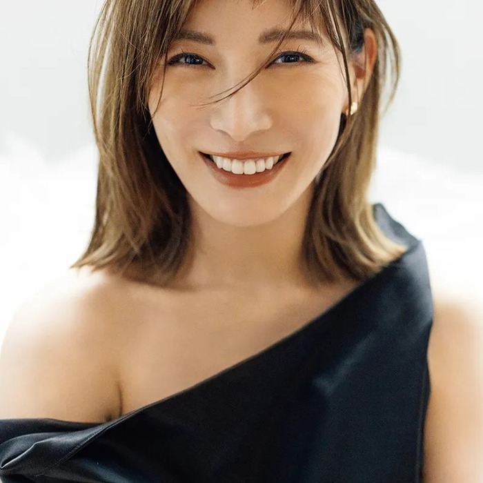 【画像】加藤あい(43)さん、バスタオル姿の自撮りが話題になってしまうwwwwww