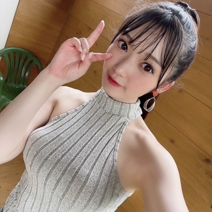 【画像】スケベな服ばかり着てしまう元アイドル(27)さんが話題にｗｗｗｗｗｗ