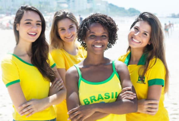 【画像】ブラジル人美女軍団さん、日本人を煽り散らかせてしまうｗｗｗｗｗｗ