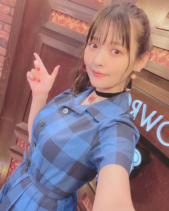 上坂すみれの谷間