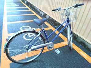 【画像】こういうスカートを履いて自転車に乗る女、頭悪い説ｗｗｗｗｗｗ