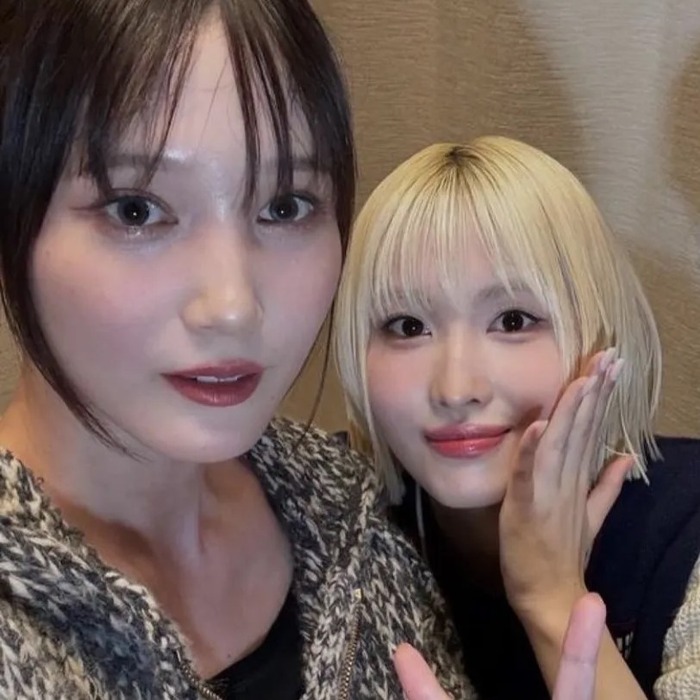 【画像】TWICEモモと本田翼の美女二人とお家デートする謎のオッサンが注目を浴びるwwwwww