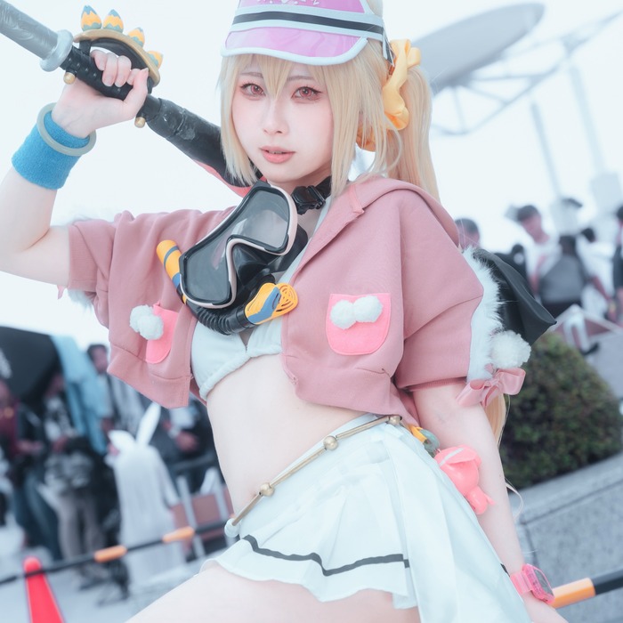 【画像】美人コスプレイヤーさん、見えてはいけないものがハミ出してしまうｗｗｗｗｗｗ