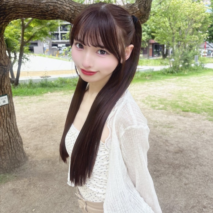 【画像】AKB48元メンバーさん、控えめなお○ぱいを見せつけてしまうwwwwww
