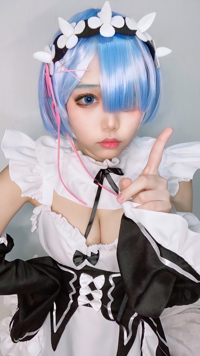 女子中学生コスプレイヤーのおっぱい