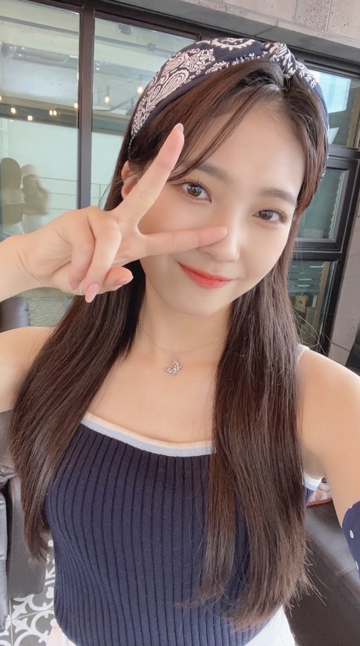 NIziuおまんこ 朗報】NiziU小合麻由佳さん(18)机に可愛いおっぱいを乗せてドヤ顔してしまう : 女子アナお宝画像速報－5chまとめ