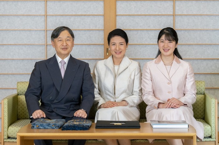 【画像】雅子さまと愛子さまの海水浴シーンが激写されてしまうｗｗｗｗｗｗ