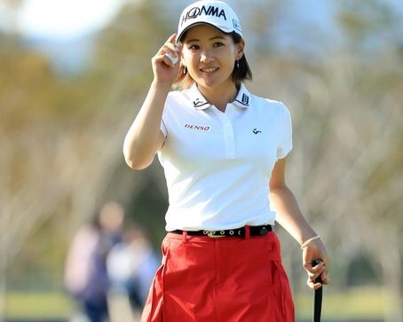 【画像】ゴルフ永井花奈プロ、お○ぱいがデカすぎてブラ線がくっきりしてしまうｗｗｗｗｗｗ