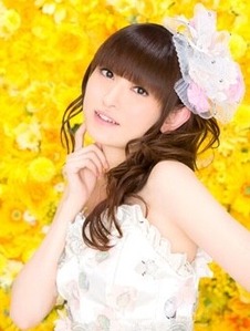 【GIF】田村ゆかりさん何故か自分の乳を揉んでしまう