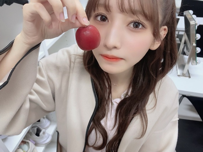 栗原紗英がエッチな衣装を着ている