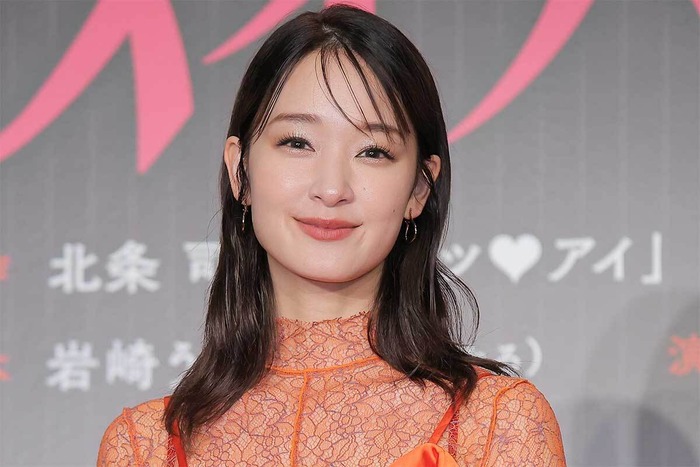 【画像】剛力彩芽さん、スカートからの生足が性的すぎると話題になるｗｗｗｗｗｗｗ