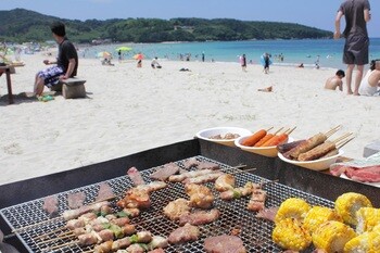海でバーベキュー