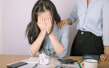 新入社員を泣かす先輩