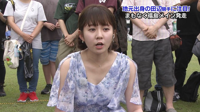 冨田有紀アナの胸元